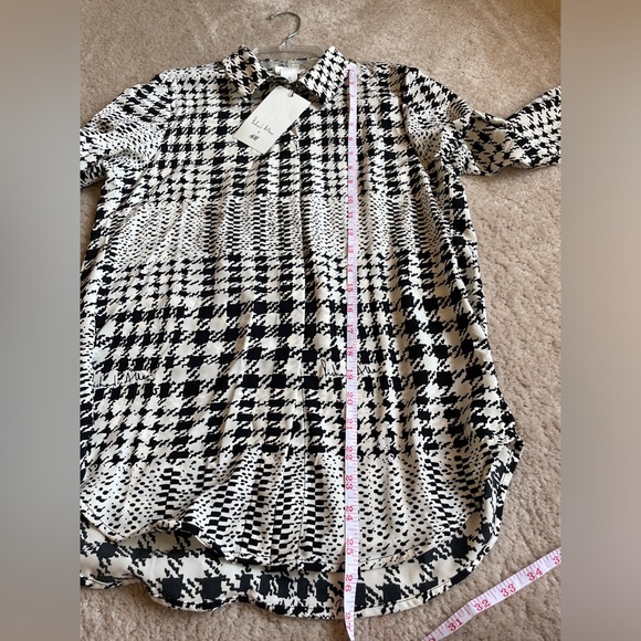 NWT H&M Women’s Black and White long sleeve button down blouse. Size 0 - Picture 11 of 11